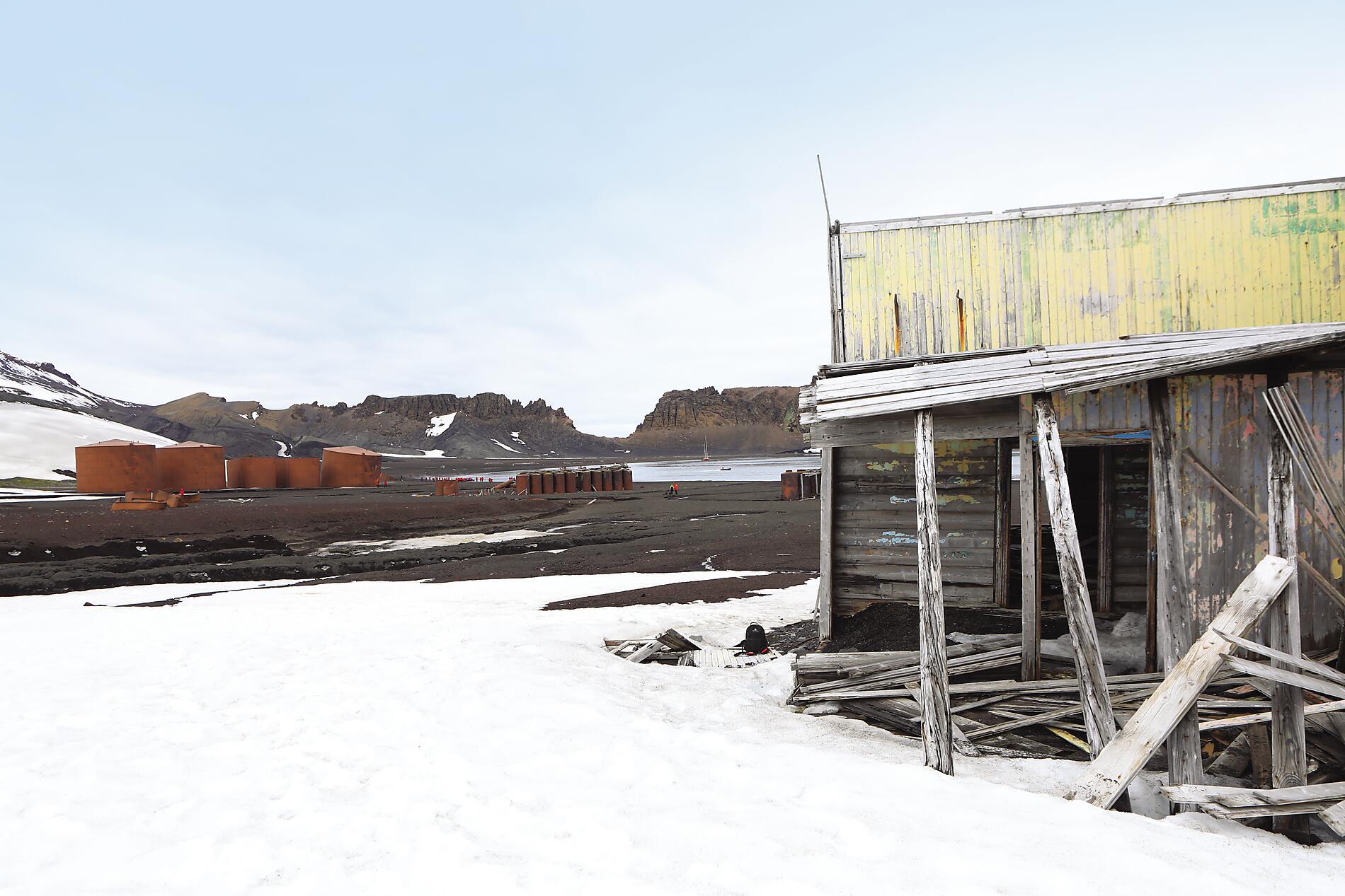 N-2135_Y281217_Half-Moon_Deception-IslandÔêÅStudioPONANT-MargotSib.jpg