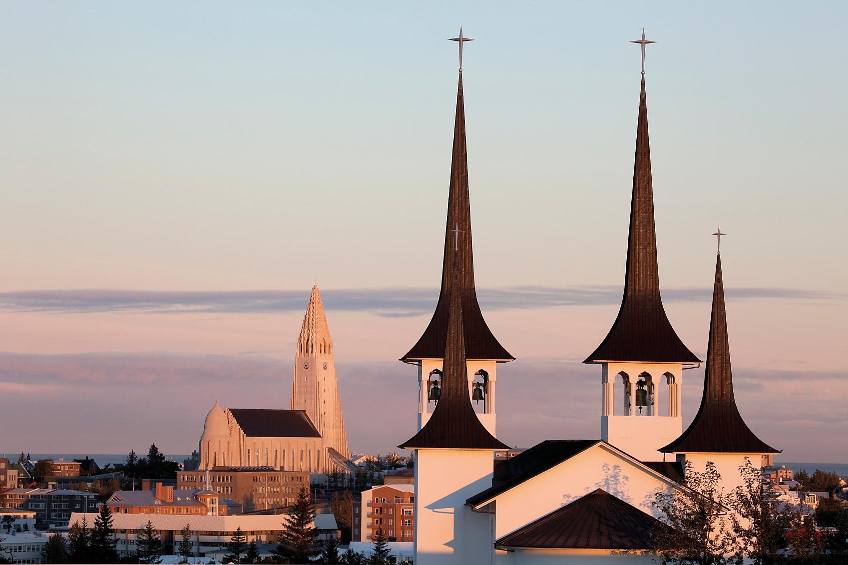 02-04-03-10-01-Istockphoto-Greenland-Island-Reykja.jpg