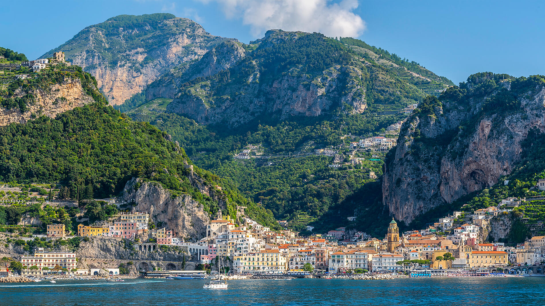 De la Riviera ligure à la Sicile, sous les voiles du Ponant  De la Riviera ligure à la Sicile, sous les voiles du Ponant
