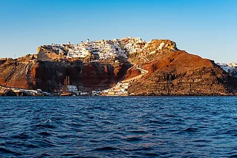 6 Juil 26 - Navigation dans la caldeira de Santorin