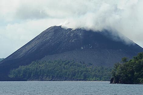 31 Oct 25 - Navigation autour du Krakatoa