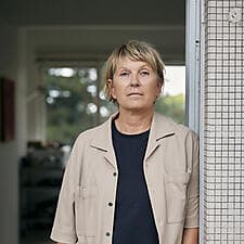 crop_Edith Dekyndt_Portrait 2025_©Barth Decobecq_1.jpg