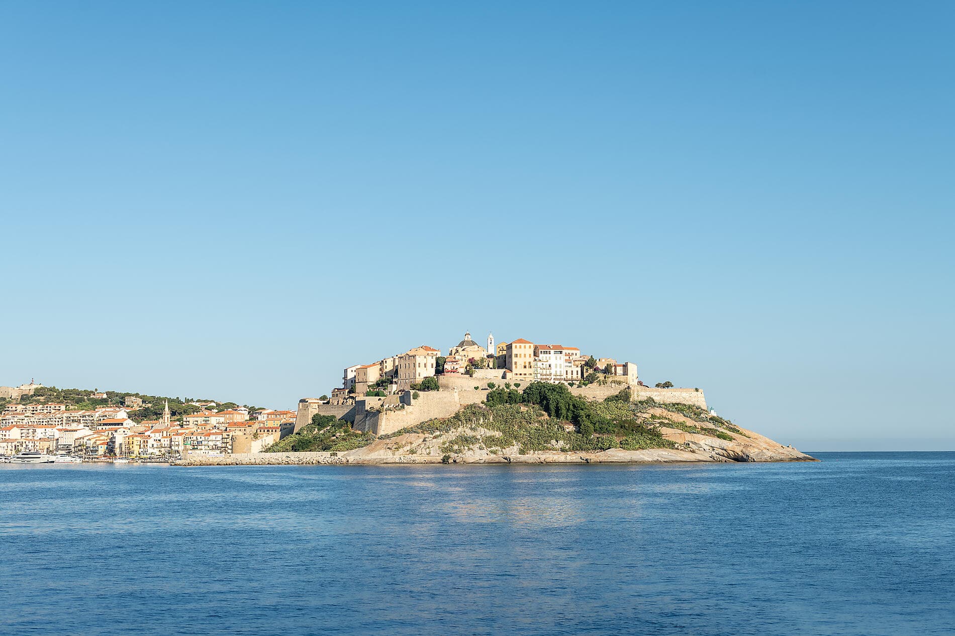 Rivages corses sous les voiles du Ponant 