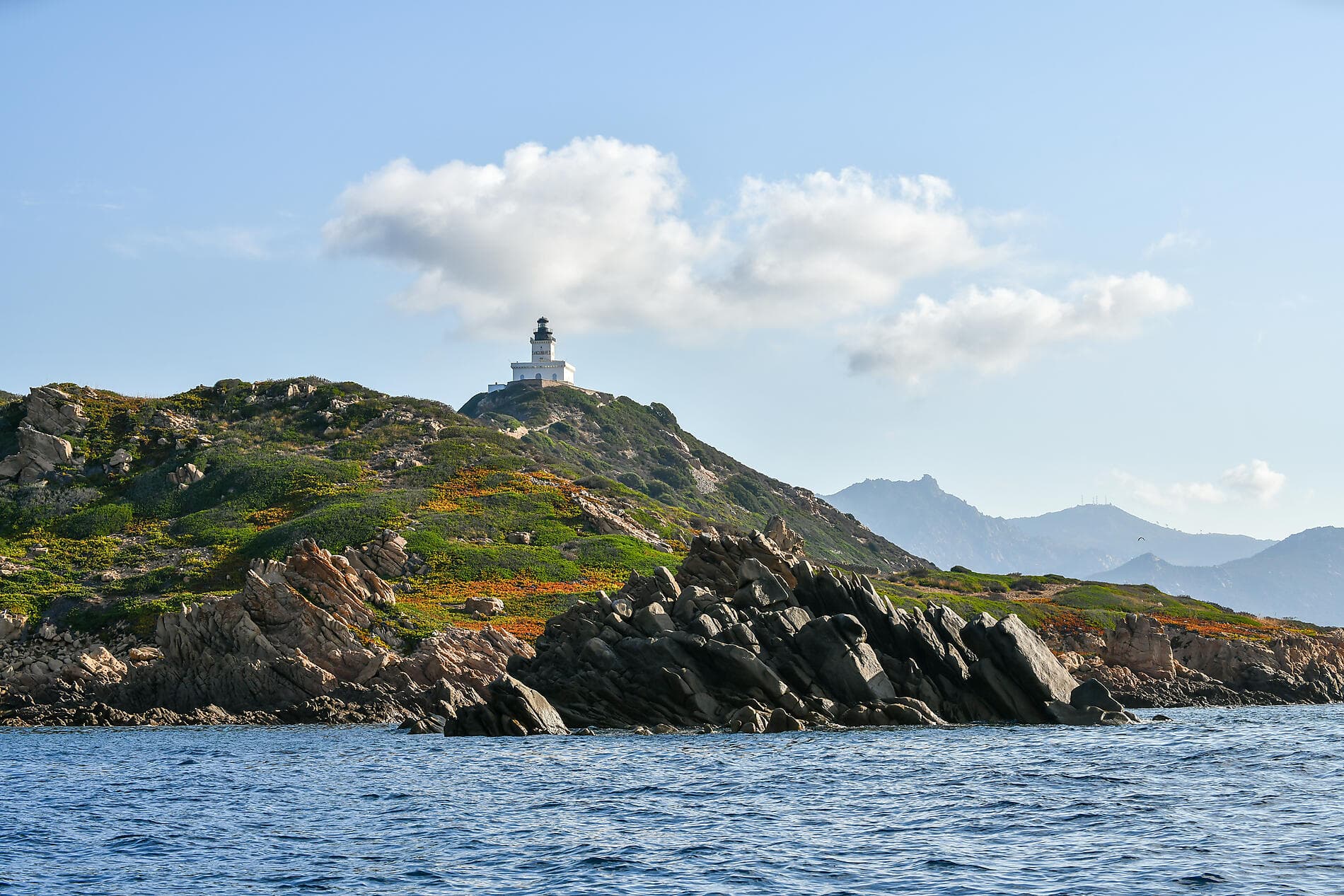 Rivages corses sous les voiles du Ponant 