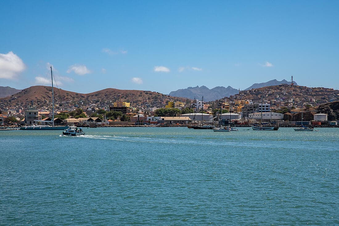 Tour panoramique en véhicule tout terrain à Mindelo et nuit à Lisbonne(1 nuit)